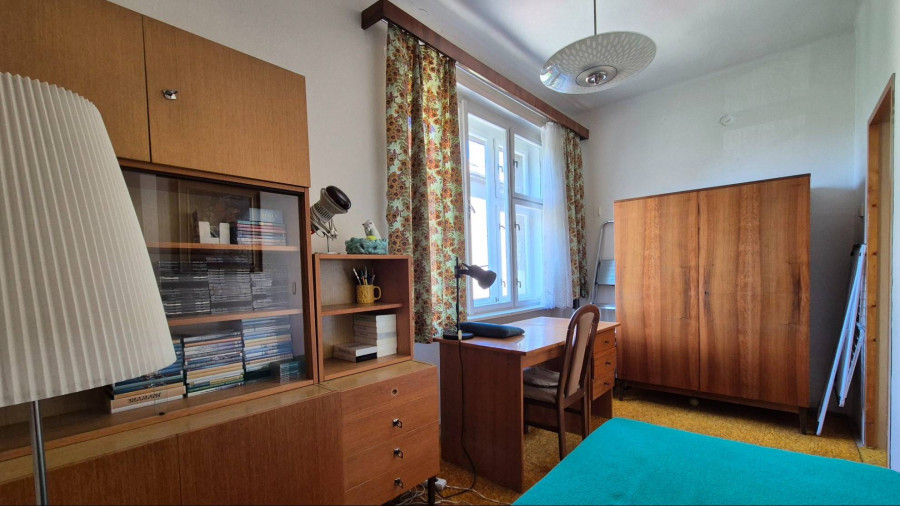 Priestranný 4 izbový byt na predaj, ulica Milosrdenstva - 16