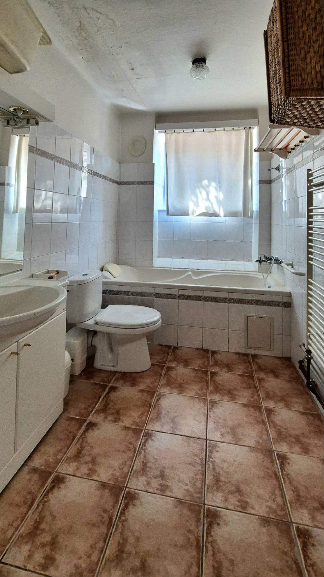 Priestranný 4 izbový byt na predaj, ulica Milosrdenstva - 22